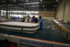 怎么安装席梦思补花缝纫床垫机械？
