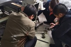 安装晚安床垫缝边机时需要注意什么呢？